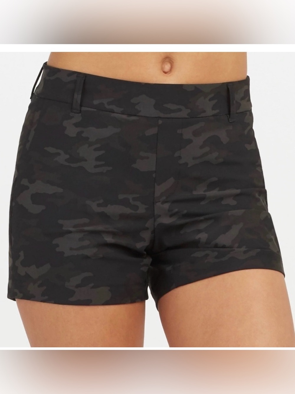 SPANX Sunshine 6” pull on shorts dark camo size large style 50213R